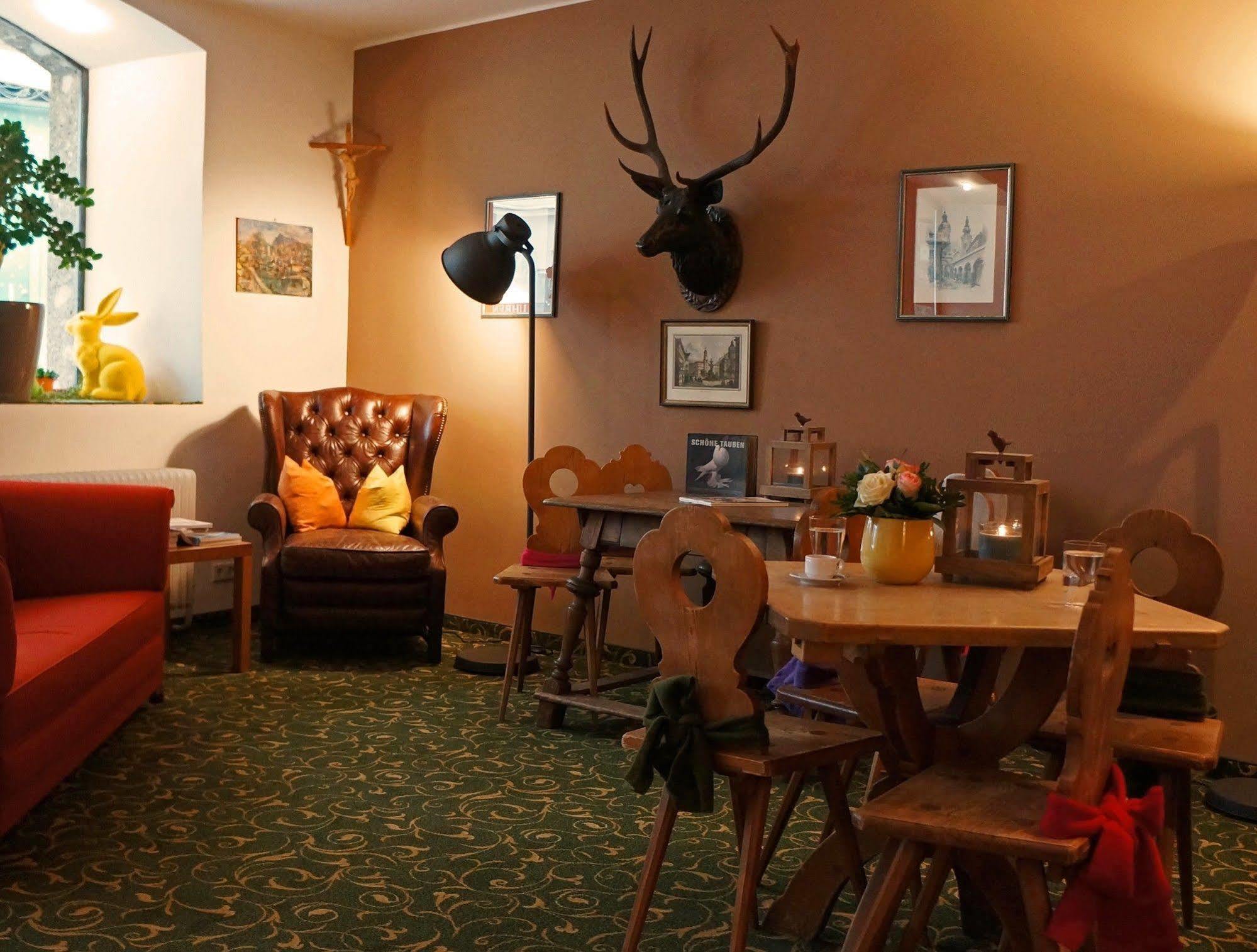 Altstadthotel Weisse Taube Залцбург Екстериор снимка