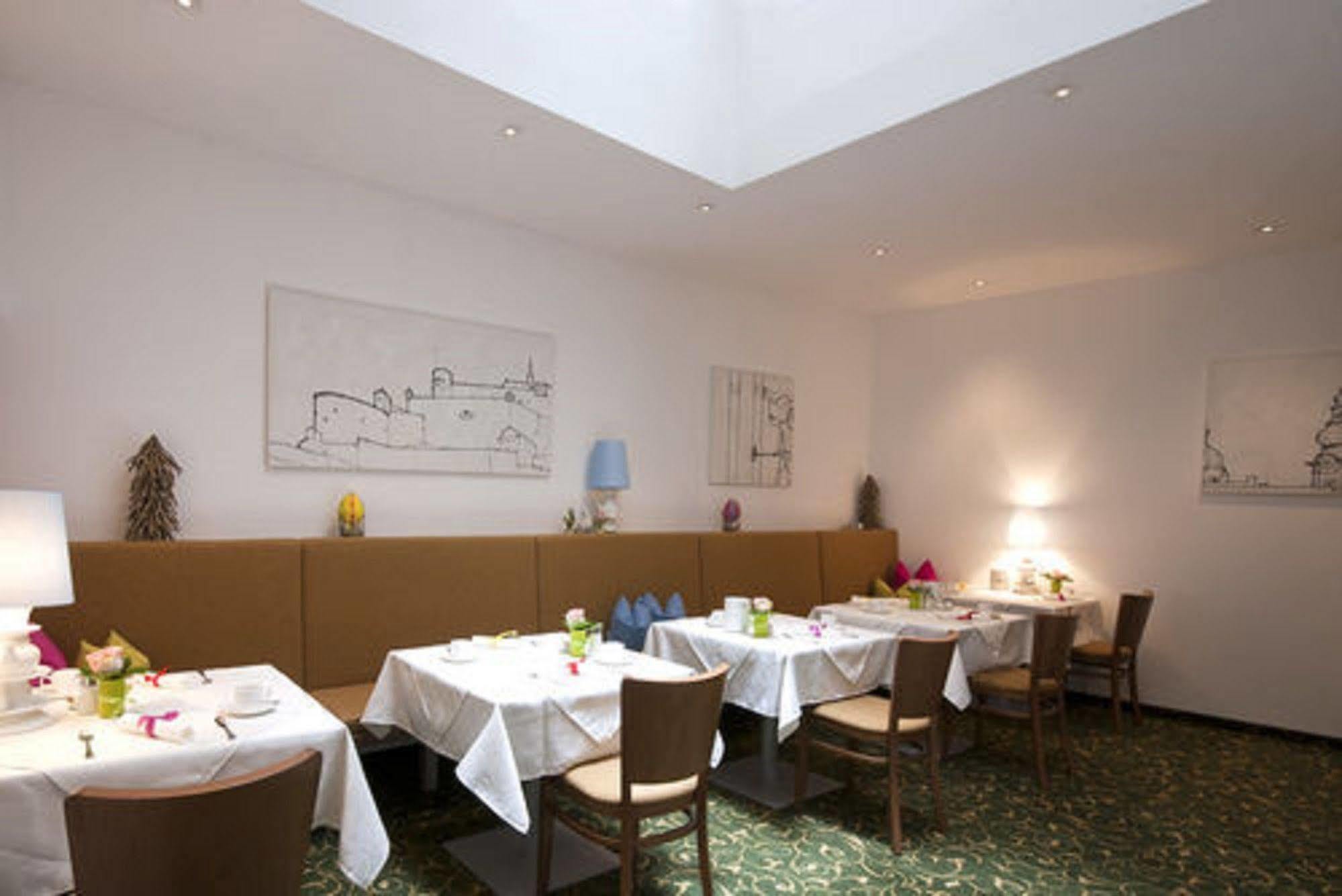 Altstadthotel Weisse Taube Залцбург Екстериор снимка