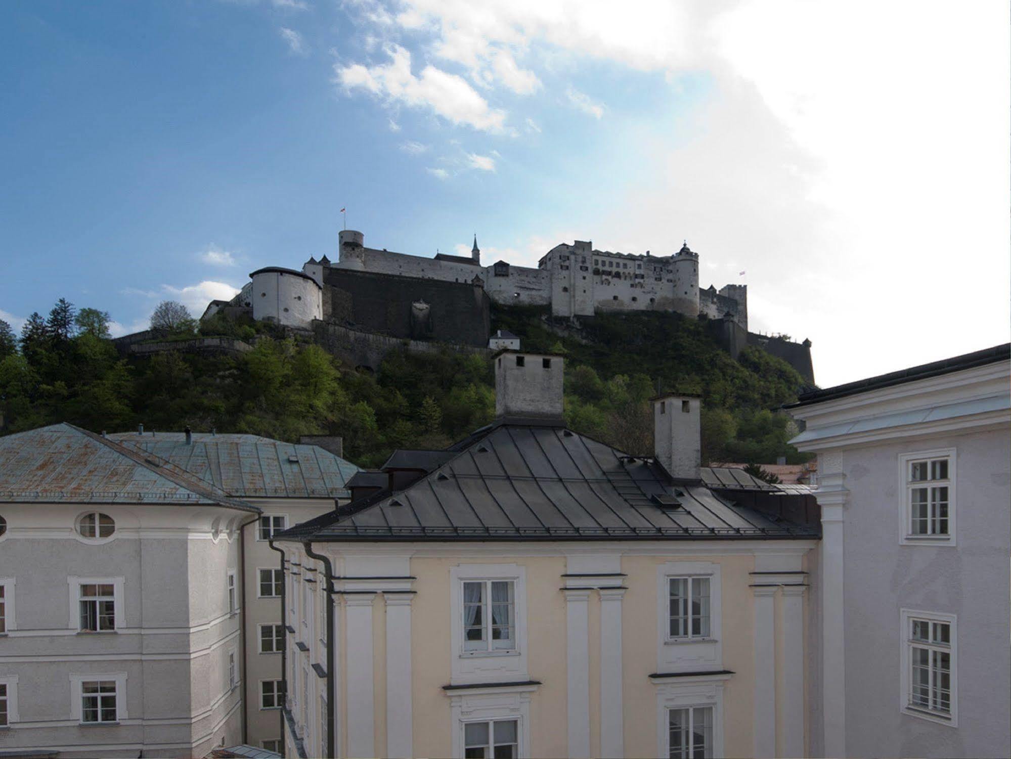 Altstadthotel Weisse Taube Залцбург Екстериор снимка